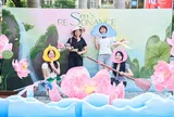 Photo booth FPS 2025 “Sen’s Resonance”: Điểm hẹn thanh xuân của tân sinh viên trường Báo