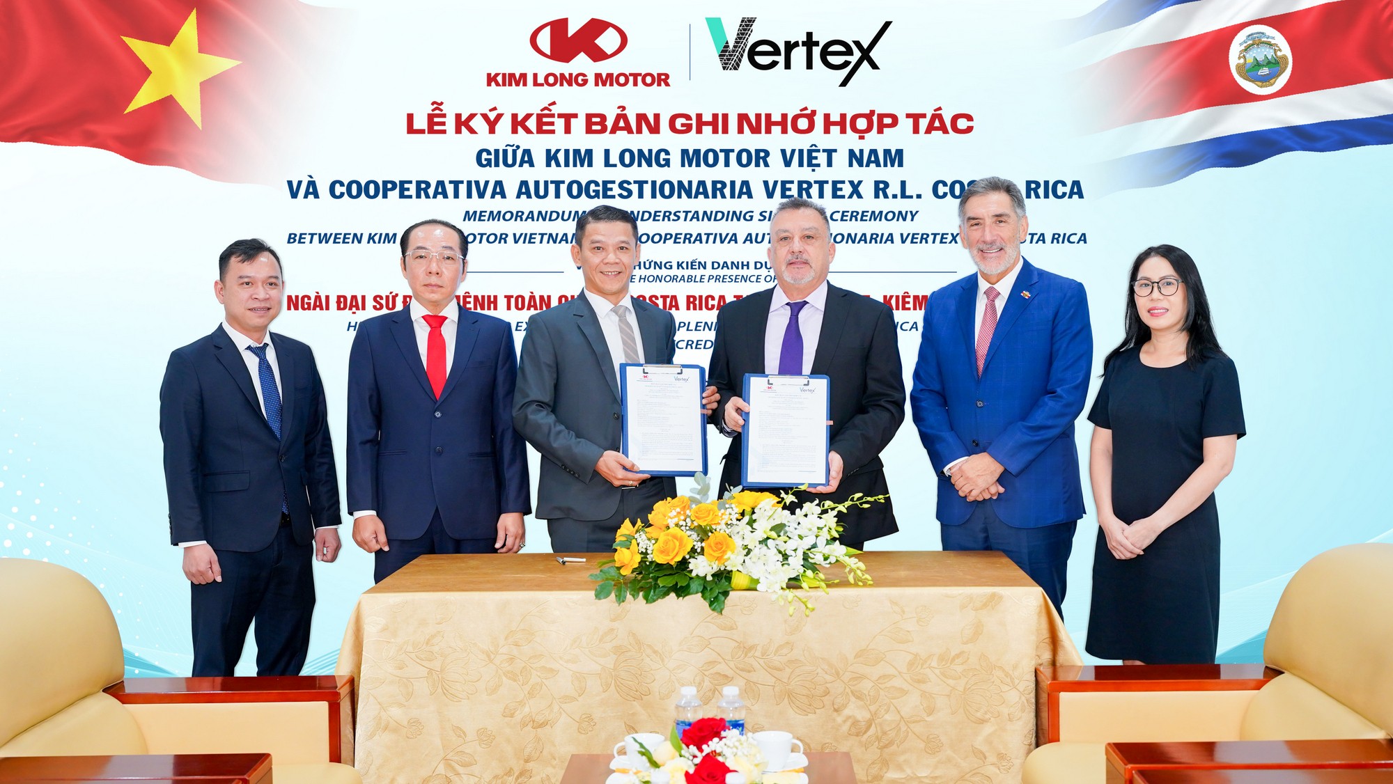 lanh-dao-kim-long-motor-ky-ket-bien-ban-ghi-nho-hop-tac-voi-hoi-dong-quan-tri-htx-dich-vu-van-tai-tu-quan-vertex-rl-1793085560.jpg