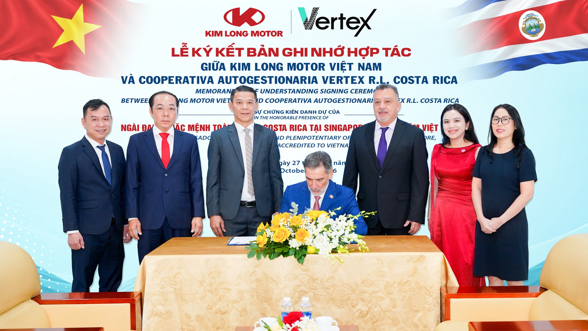 ong-victor-hugo-rojas-gonzalez-dai-su-dac-menh-toan-quyen-cong-hoa-costa-rica-tai-singapore-kiem-nhiem-viet-nam-dat-but-ky-chung-kien-danh-du-1793085545.jpg