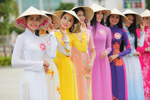 Áo Dài Là Của Người Việt Nam, Một Sự Đẹp Đẽ Đầy Chất Dân Tộc