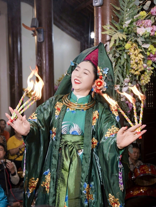 Đồng thầy Lê Thị Thu Hiền - Người giữ gìn giá trị thuần khiết của Tín ngưỡng thờ Mẫu