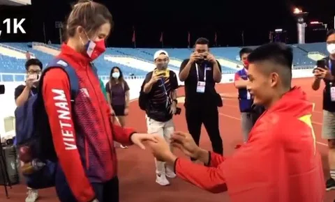 Nhà vô địch Sea Games 31 cầu hôn bạn gái sau khi nhận HCV