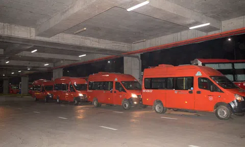 Hành khách vui mừng khi được trung chuyển miễn phí đến Bến xe miền Đông mới