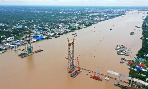 Công trường cầu Rạch Miễu 2 tấp nập dịp Quốc khánh