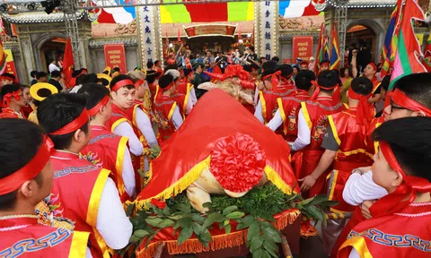 PHOTO: Độc đáo Lễ hội rước nước tại làng gốm cổ Bát Tràng