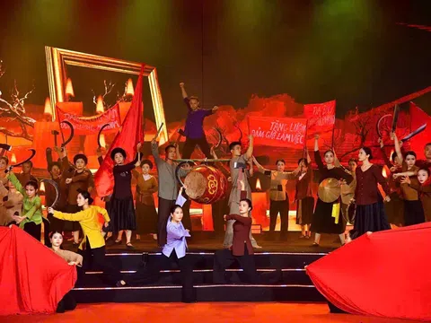 “Lửa Xô Viết” - Hành trình nghệ thuật tái hiện lịch sử và khát vọng tương lai