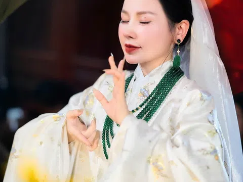 Thủ nhang 9X Nguyễn Hoàng Diệu Ngân: Giữ lửa di sản nơi Đền Thần Nông