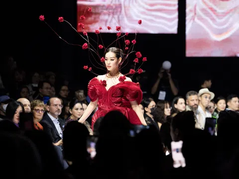 Hoa hậu Khánh Vân ma mị ở Tuần lễ thời trang quốc tế Việt Nam