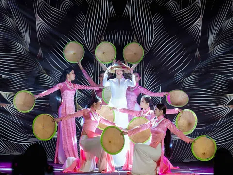 Vì sao Phương Nhi đại diện Việt Nam thi Hoa hậu Quốc tế?