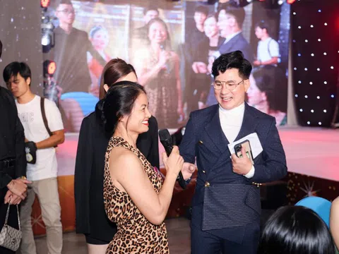 Nữ doanh nhân Nguyễn Thị Yến đấu giá thành công trang phục áo dài của NTK Tommy Nguyễn 150 triệu đồng