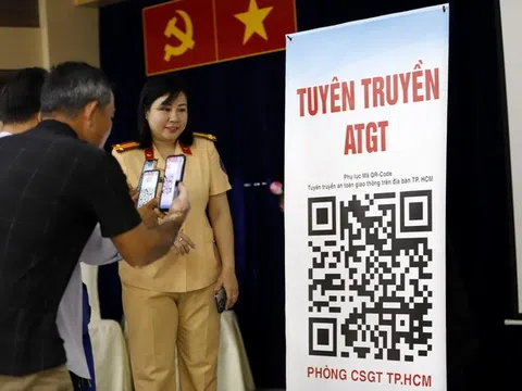 CSGT tuyên truyền tài xế cảnh giác "điểm mù"