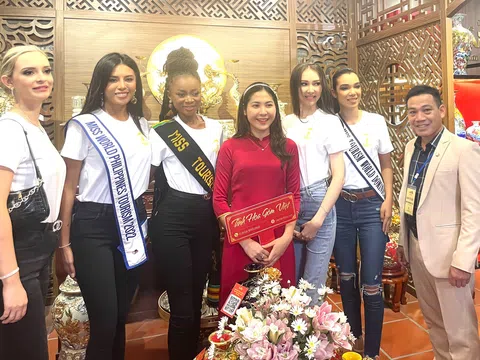 Hoa hậu Du lịch Thế giới 2022 khám phá nét đẹp Bát Tràng