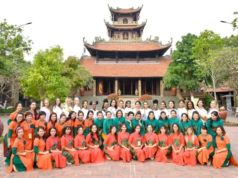 Làng Bát Tràng mở hội đón các thí sinh Hoa hậu Du lịch Thế giới 2022