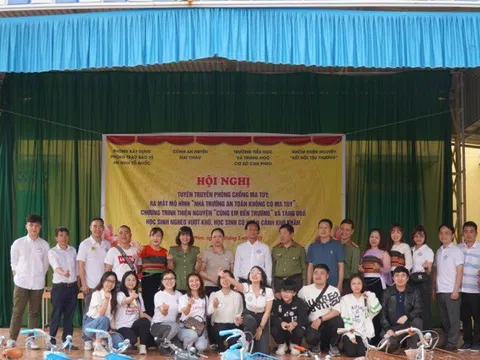 Chương trình thiện nguyện "Cùng em đến trường" tại 2 điểm trường tỉnh Hoà Bình