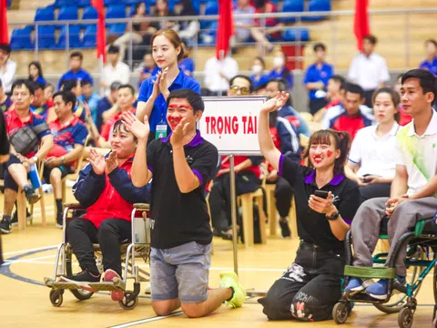 Anh chàng tình nguyện viên hơn 20 năm đồng hành cùng thể thao người khuyết tật