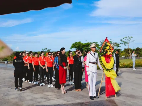 Đoàn Hoa hậu Doanh nhân Châu Á Việt Nam 2023 dâng hương tưởng niệm 508 anh hùng liệt sĩ tại Quảng Nam
