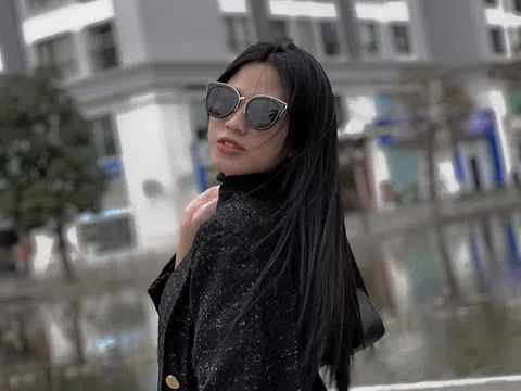 Hoa hậu Đỗ Thị Hà mặc kín mít vẫn xinh đẹp, Tiểu Vy nhí nhảnh hết cỡ bên Trường Giang