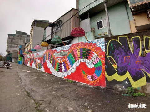 Nơi tập kết rác thải ven sông Hồng thành không gian nghệ thuật