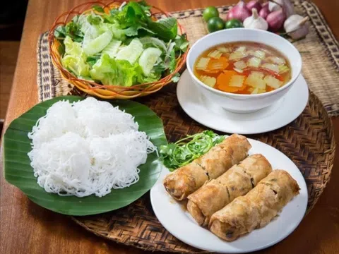 Vị ngon bất tận của tô bún chả Sinh Từ