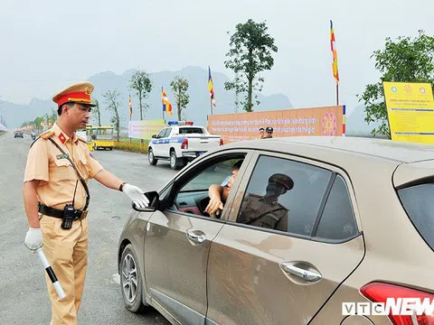Sắp tới chỉ những trường hợp nào cảnh sát giao thông được dừng xe kiểm tra?