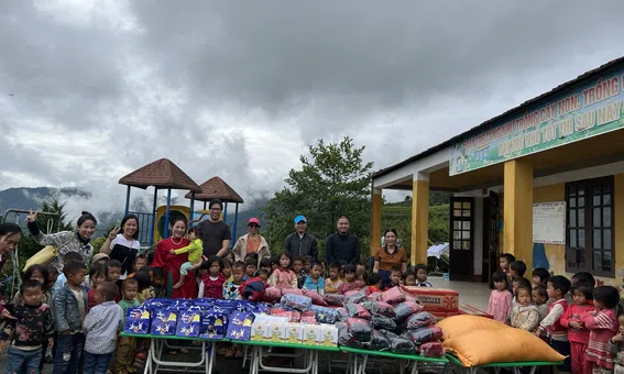 Bánh Hạt Dẻ Hà Nấm mang áo ấm cho trẻ tới trường